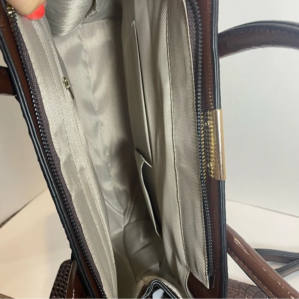 Elegant Brown Crocodile-Embossed Women's Handbag Set.shoulder strap. Unbranded.